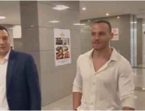 Ahbap Derneği soruşturmasında oyuncu Kerem Bürsin ifade vermek için adliyeye geldi