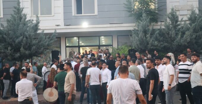AK Parti Siirt’te yeni il başkanı Gider’e coşkulu karşılama