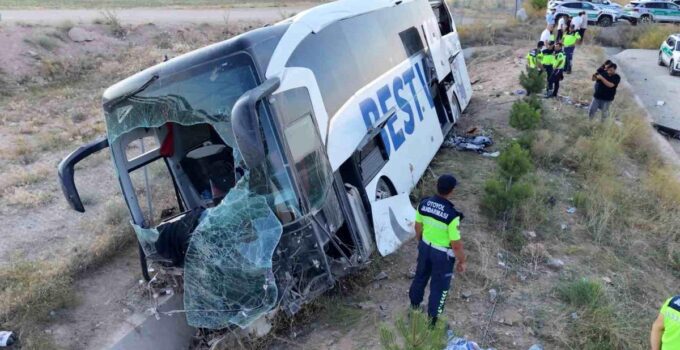 Aksaray’da yolcu otobüsü şarampole devrildi: 44 yaralı