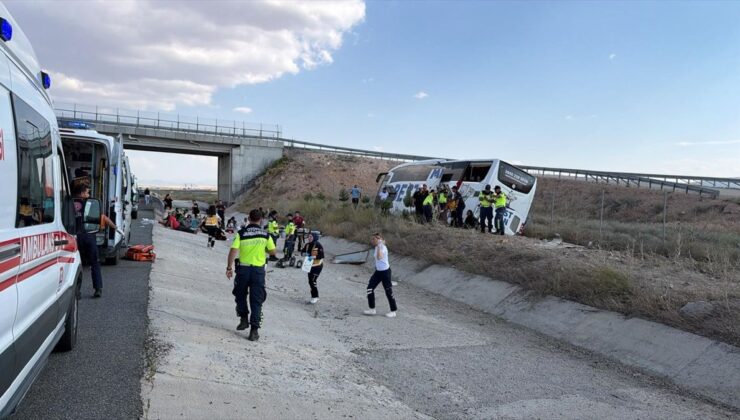 Aksaray’da yoldan çıkan otobüsteki 19 kişi yaralandı