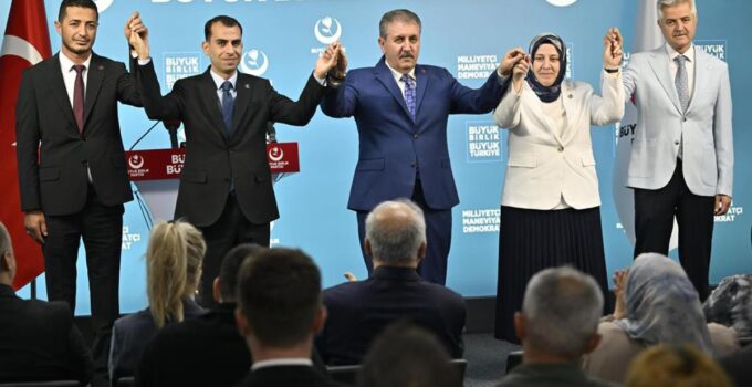 Anahtar Parti’de istifa depremi! Üst düzey kurmaylar Büyük Birlik Partisi’ne geçti