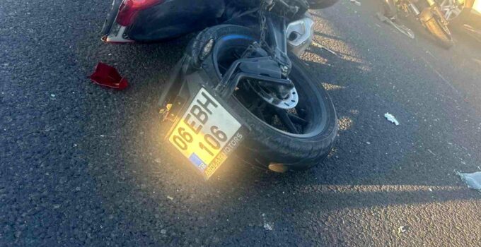 Ankara-Eskişehir yolunda iki motosiklet aynı istikametteki otomobile çarptı: 2 yaralı