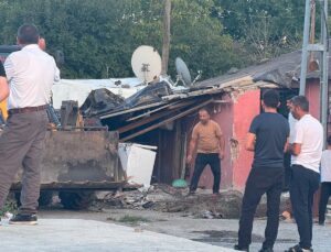 Arnavutköy’de Otomobil Eve Çarptı: 5 Yaralı
