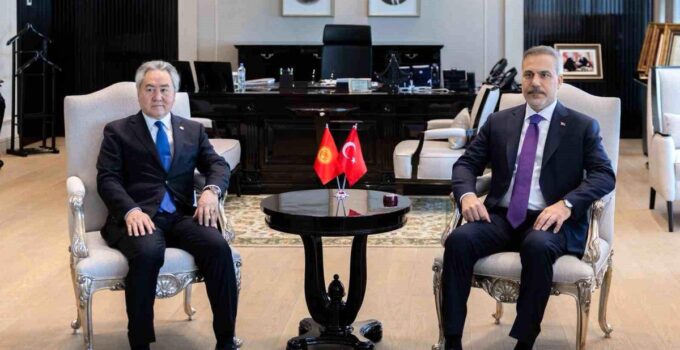 Bakan Fidan, Kırgızistanlı mevkidaşıyla bir araya geldi