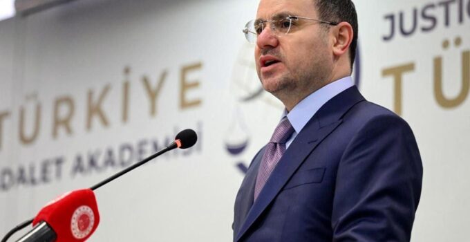 Bakan Gürlek: Kimse Türk mahkemelerine parmak sallayamaz