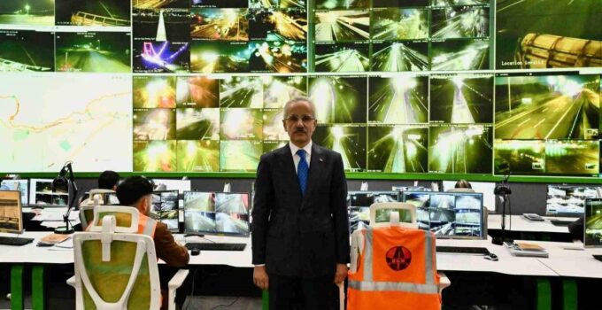 Bakan Uraloğlu: "Akıllı ulaşım sistemlerimizi bağlantılı ve otonom sürüş teknolojilerine uyumlu hale getiriyoruz"