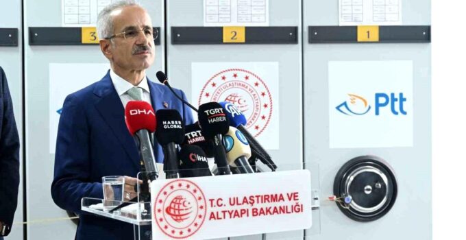 Bakan Uraloğlu: "NATO Zirvesi anısına hazırlanan anma pulu ve ilkgün zarfını tedavüle sunduk"