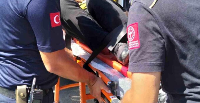 Balıkesir’de otomobile arkadan çarpan araçta 2 kişi yaralandı