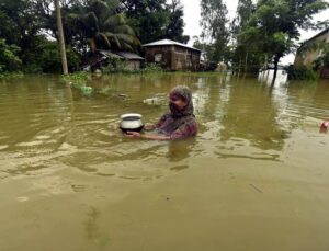 Bangladeş Selden Etkilenen Bölgeler İçin Sağlık Hizmetlerini Artırdı