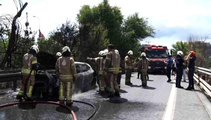 Bayrampaşa’da alev topuna dönen otomobil hurda yığınına döndü