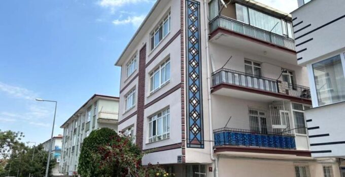 Bıçakla yaraladığı babası tarafından öldürülen saldırganın 8 farklı suçtan kaydı olduğu ortaya çıktı