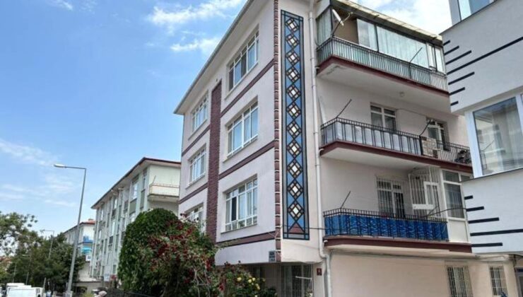 Bıçakla yaraladığı babası tarafından öldürülen saldırganın 8 farklı suçtan kaydı olduğu ortaya çıktı