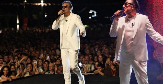 Çelik'ten İskenderun'da unutulmaz konser! Binlerce kişi eşlik etti
