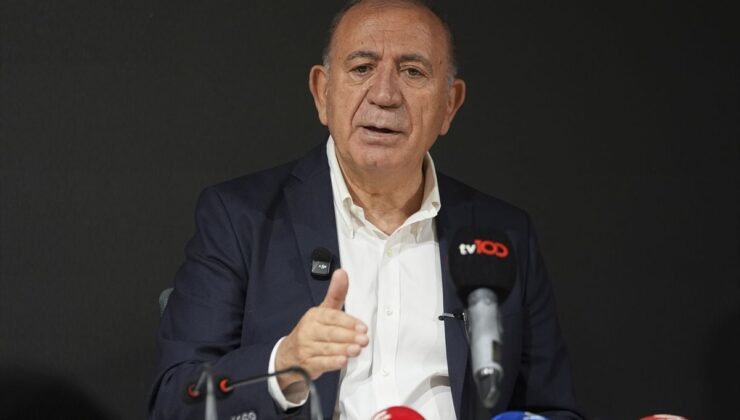 CHP İstanbul İl Başkanlığı’nda partiye katılım töreni düzenlendi