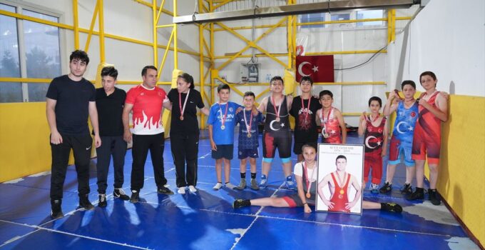 Çubuklu güreşçiler Türkiye Şampiyonası’na madalyalarla gidiyor