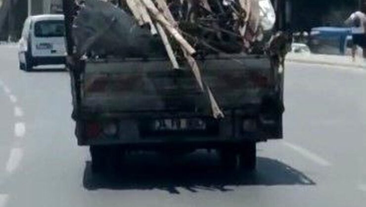 Demir yüklü kamyonetin tehlikeli yolculuğu kamerada
