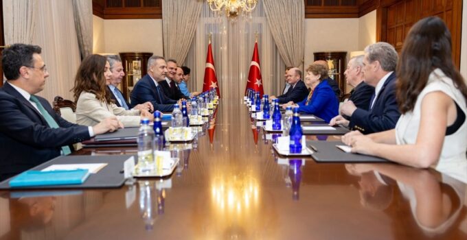 Dışişleri Bakanı Fidan, Ankara’da ABD’li senatörleri kabul etti