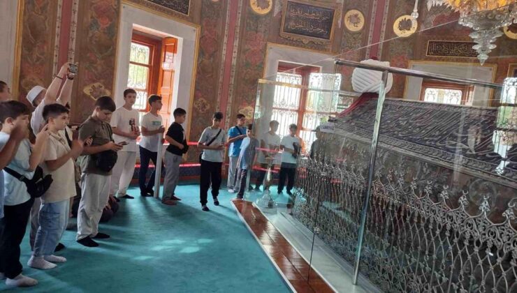 Eğitimlerini tamamlayan hafızlar ecdadın izinde tarihi yolculuk yaptı
