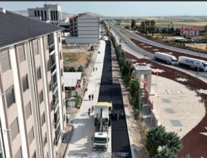 Emirdağ’da Sağlık Ulaşımına Büyük Yatırım: 1,5 Kilometrelik Hastane Yolunda Sıcak Asfalt Serimi Başladı