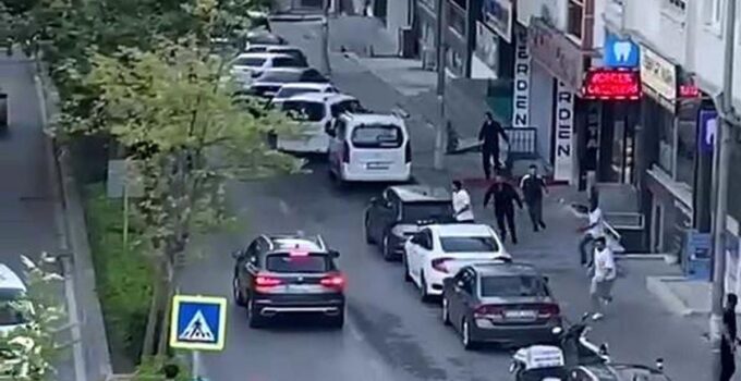 Emlakçıda başlayan tartışma sokakta bıçaklı kovalamacaya döndü