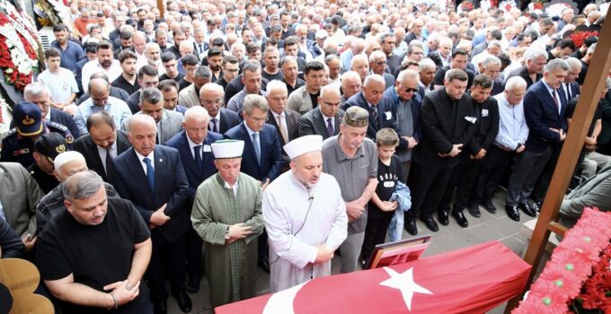 Eski Devlet Bakanı Kara’nın cenazesi Giresun’da defnedildi