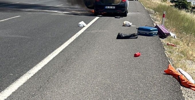 Eskişehir’de seyir halindeki otomobil alevlere teslim oldu
