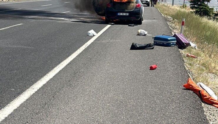 Eskişehir’de seyir halindeki otomobil alevlere teslim oldu