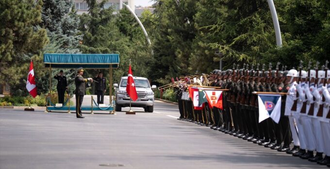 Genelkurmay Başkanı Orgeneral Bayraktaroğlu, Kanadalı mevkidaşı Carignan ile görüştü