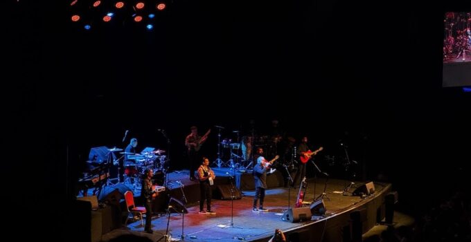 Gipsy Kings by Andre Reyes, "Viva El Arte" turnesi kapsamında İstanbul’da sahne aldı