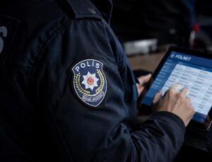 Gözaltındaki polislerin kirli ağı deşifre oldu! Vatandaşın tüm mahremini çeteye sunmuşlar