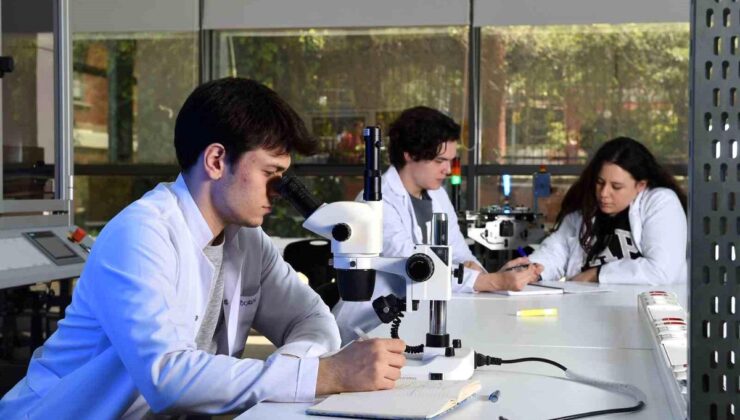 İEÜ’lü gençlere hibe yağdı