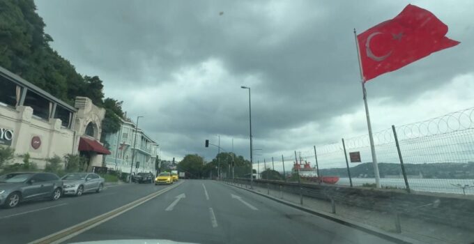 İstanbul gökyüzünü kara bulutlar kapladı