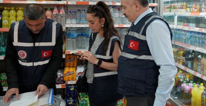 İstanbul Ticaret İl Müdürlüğü ekipleri ambalajlı su fiyatlarına yönelik denetim yaptı