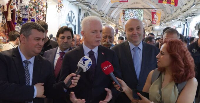 İstanbul Valisi Davut Gül, Kapalıçarşı’da esnafla buluştu