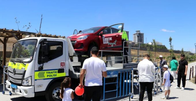İstanbul’da emniyet kemerinin önemi simülasyon aracıyla anlatıldı