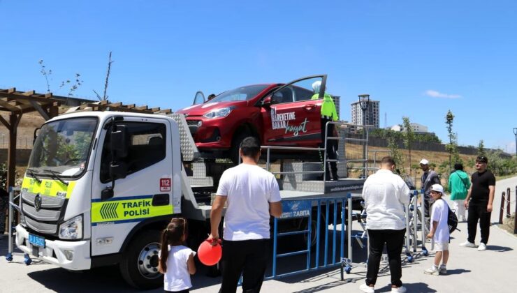 İstanbul’da emniyet kemerinin önemi simülasyon aracıyla anlatıldı