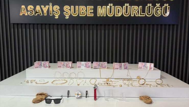 İstanbul’da evlerden milyonlarca liralık hırsızlık yaptıkları öne sürülen 3 şüpheli yakalandı