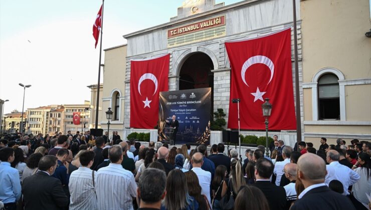 İstanbul’da LGS birincilerine ödül töreni