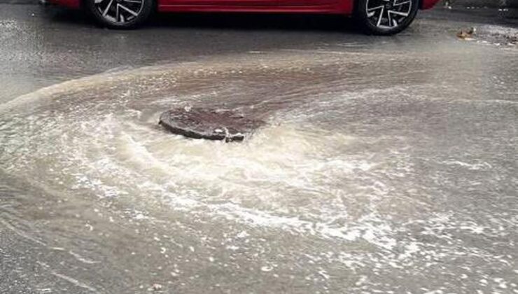 İstanbul’da sağanak nedeniyle rögarlar taştı, caddeler ve köprü altları göle döndü