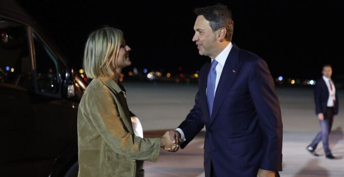 İsveç ve İzlanda Başbakanları NATO Zirvesi İçin Ankara’da