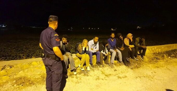 İzmir’de 36 düzensiz göçmen yakalandı