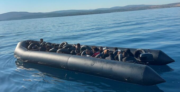 İzmir’de 54 düzensiz göçmen yakalandı