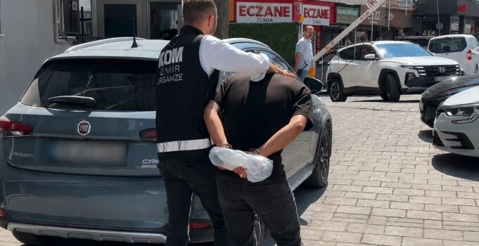 İzmir’de iş yerinin kurşunlanmasıyla ilgili 2 zanlı tutuklandı