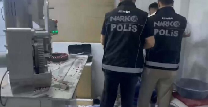 İzmir’de uyuşturucu imalathanesine dönüştürülen depoya operasyon