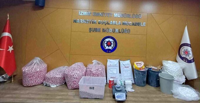 İzmir’de zehir tacirlerine büyük darbe: 121 bin 816 uyuşturucu nitelikli hap ele geçirildi