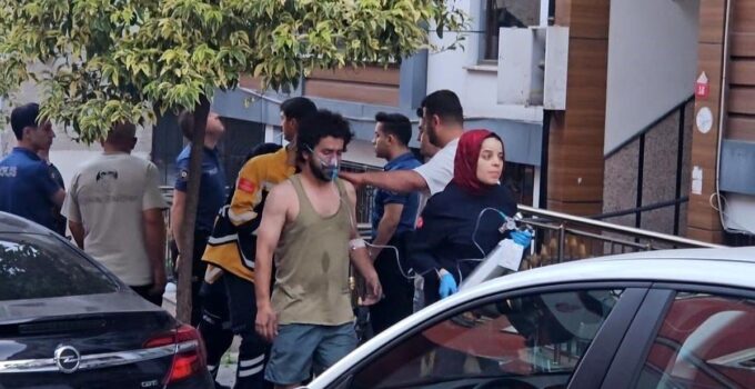 Kağıthane’de 5 katlı binada çıkan yangında 7 kişi kurtarıldı