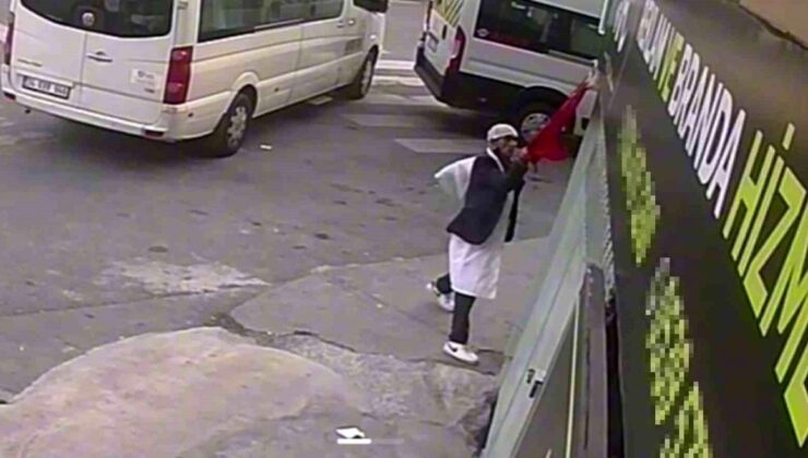 Kağıthane’de Türk bayrağını yere attı: 11 suç kaydı bulunan şüpheli yakalandı