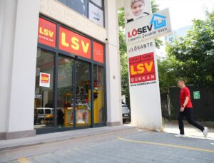 Kanseri 3 kez yendi, şimdi hastalara umut olmak için mücadele ediyor