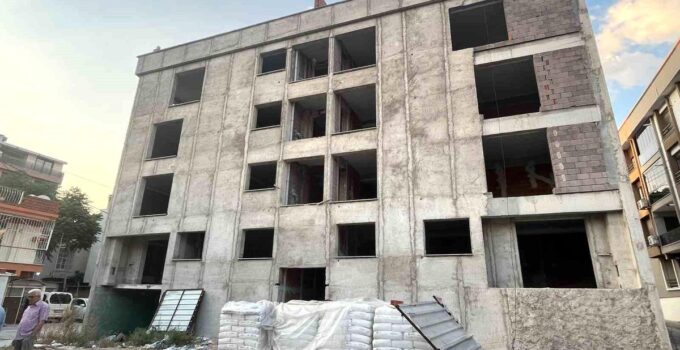 Karşıyaka’da müteahhit aynı daireyi onlarca kişiye sattı: Mağdurlar adliyede