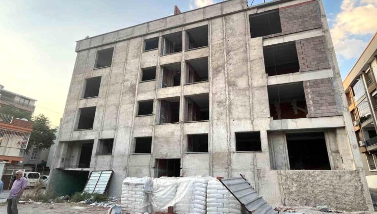 Karşıyaka’da müteahhit aynı daireyi onlarca kişiye sattı: Mağdurlar adliyede